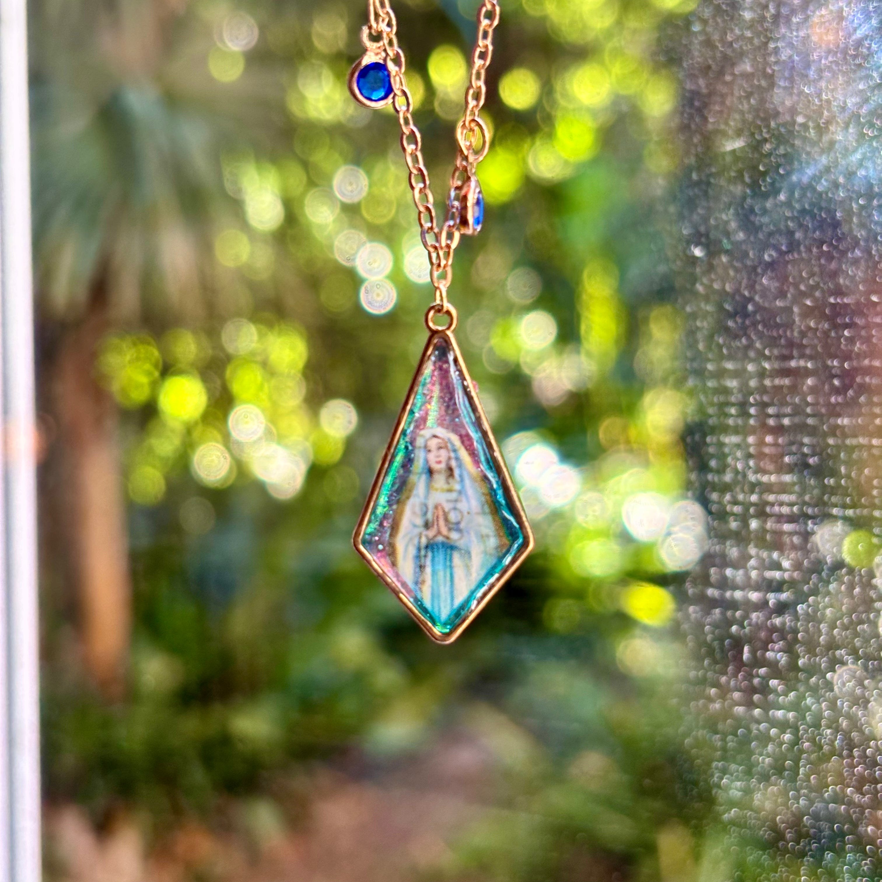 Collana con ciondolo - Ave Maria