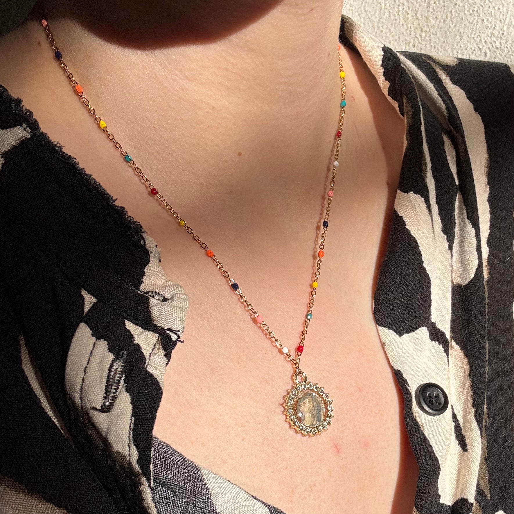 Collana con ciondolo - Donna Castana