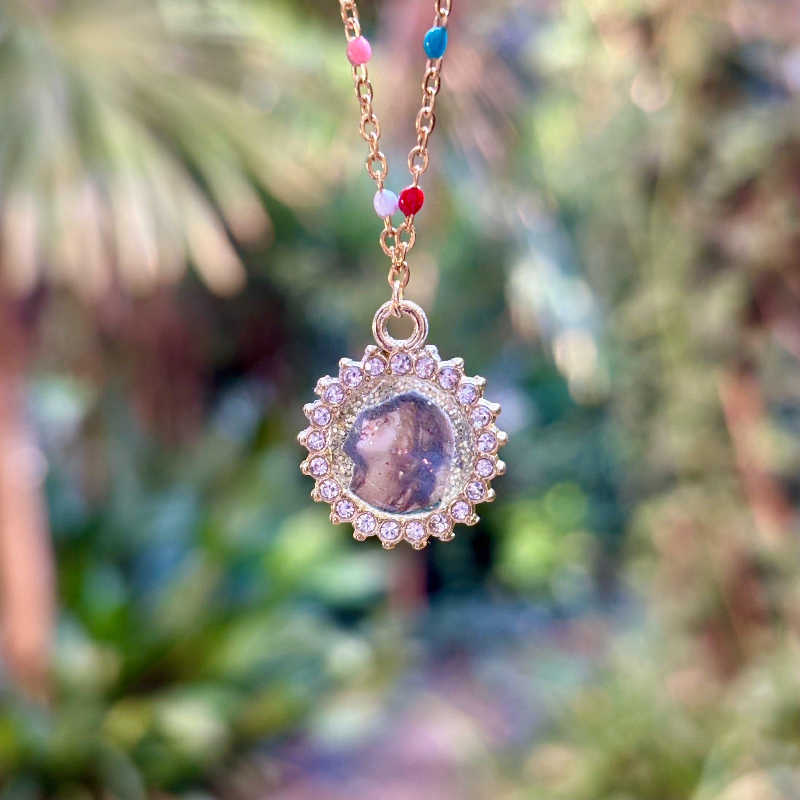 Collana con ciondolo - Donna Castana