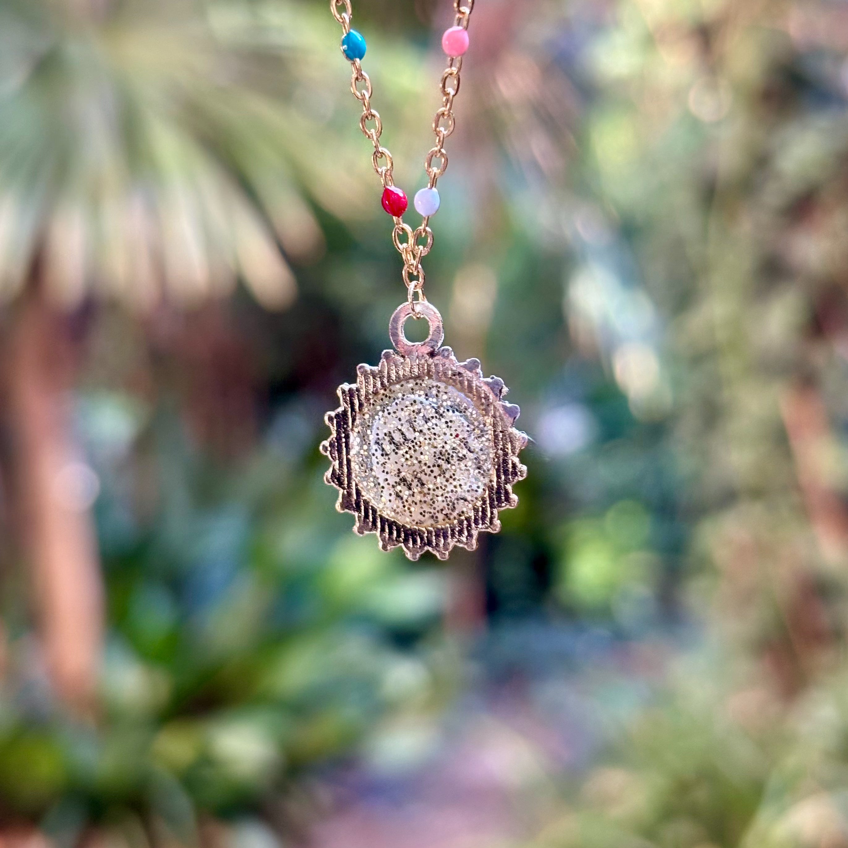 Collana con ciondolo - Donna Castana