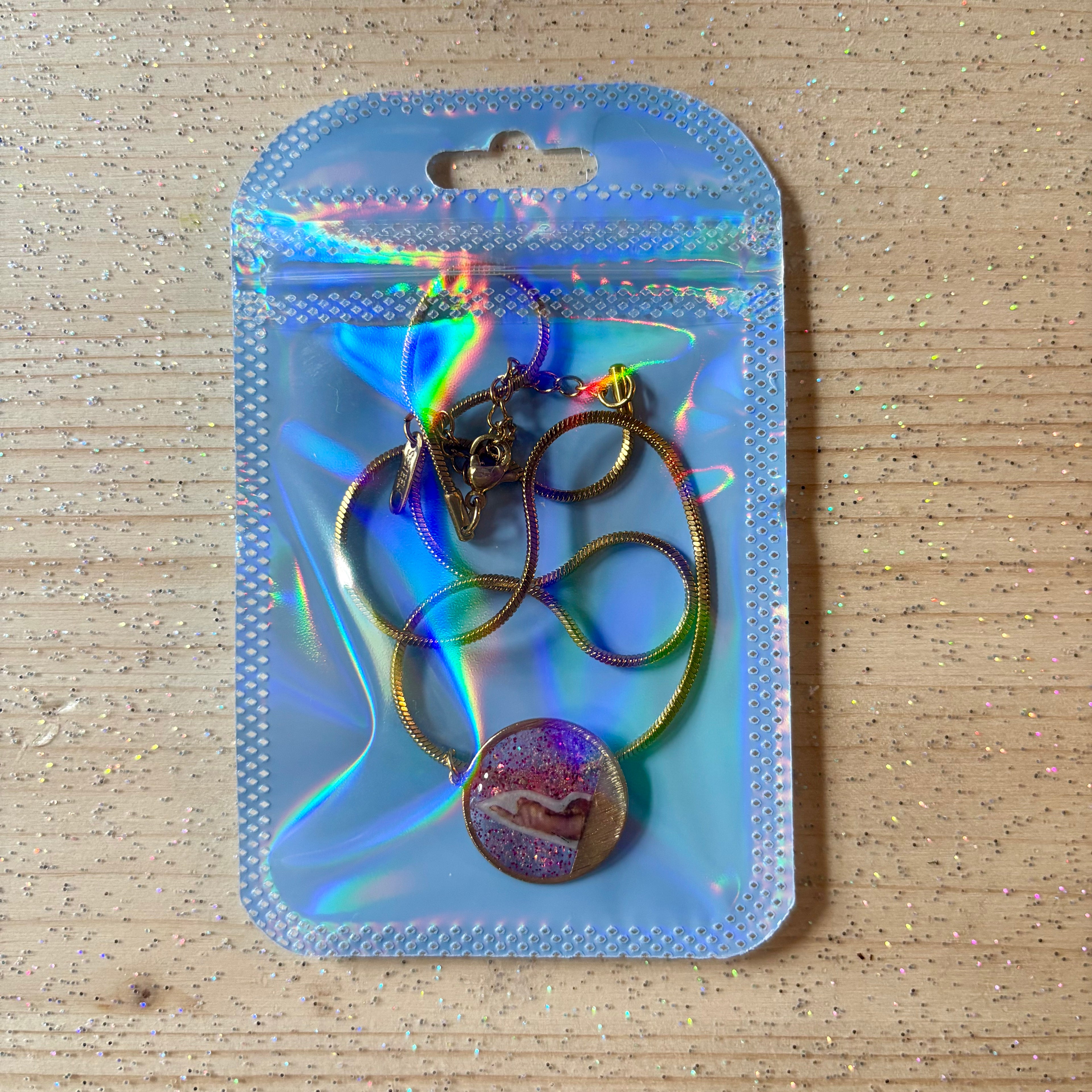 Collana con ciondolo - Audite Omnes